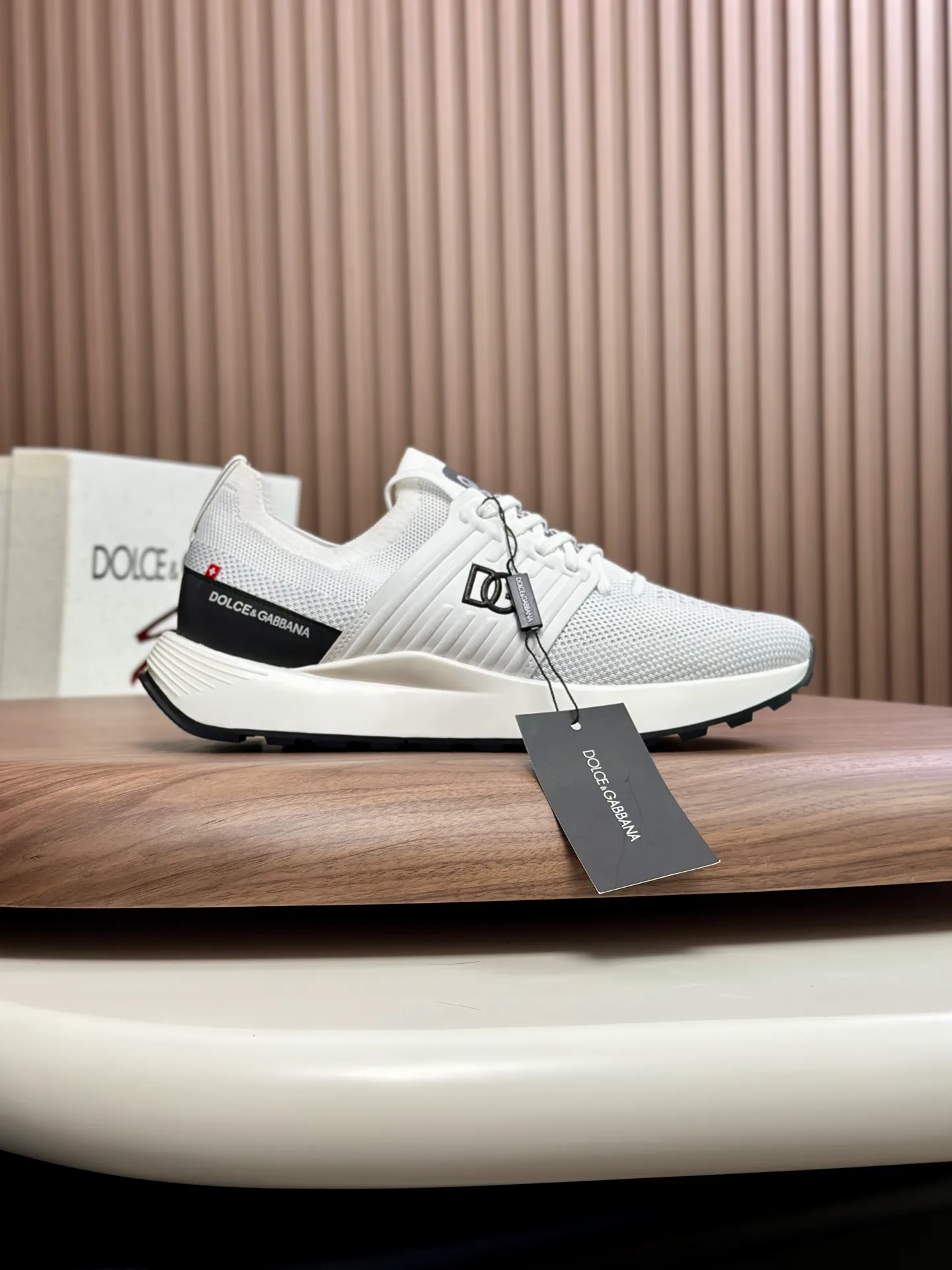 💰720••New arrivals••Dolce&Gabbana••DG✔️High-end men’s sports•casual shoes. Original goods from top counters. Original imported cowhide, multi-material splicing design ➕Imported cowhide lining, cowhide feet ➕Original TPR elastic outsole.  Size: 39-44 (38, 45 customized)